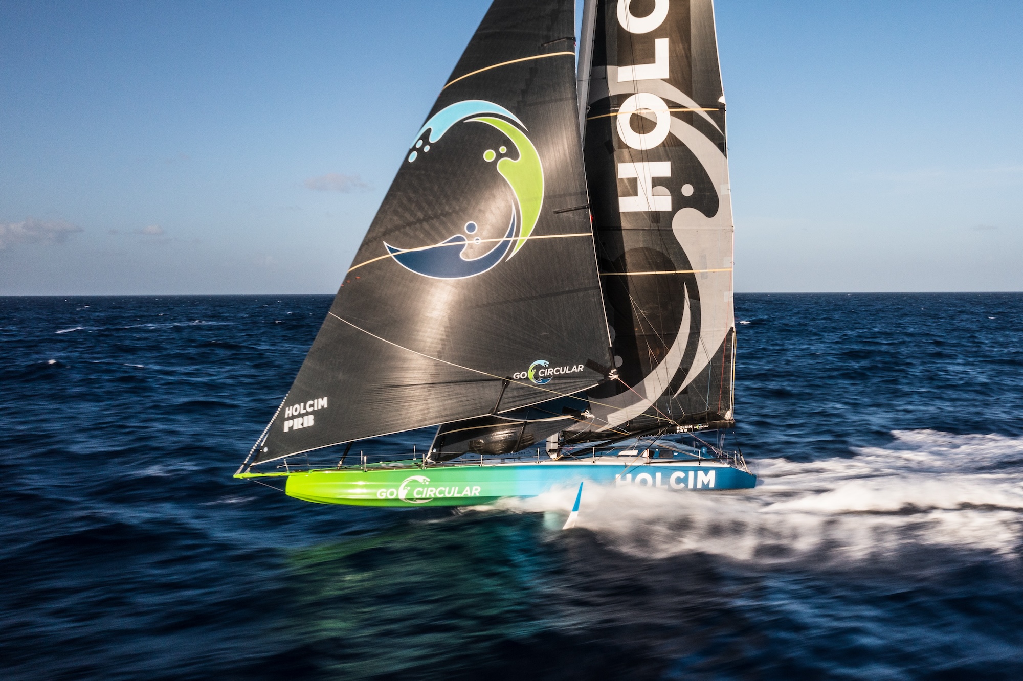 Nicolas Lunven vient de couper la ligne d’arrivée de The Transat CIC en 14e position et assure sa qualification pour le Vendée Globe